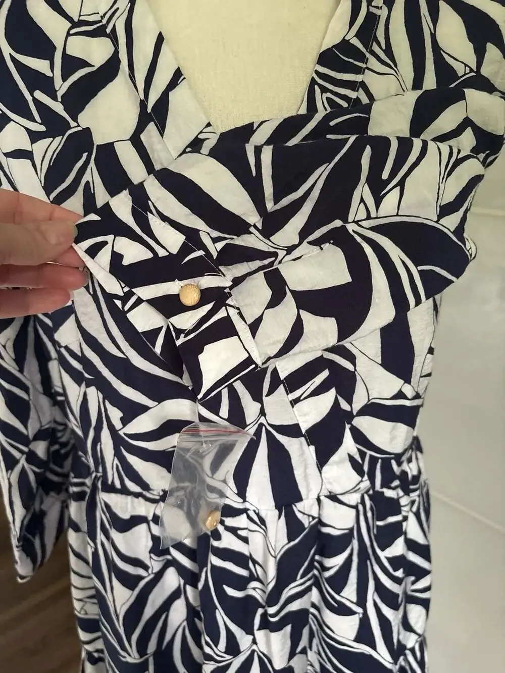 Tahari Arthur S. Levine Navy & White Leaf Print Tiered Midi Dress ladies Size M